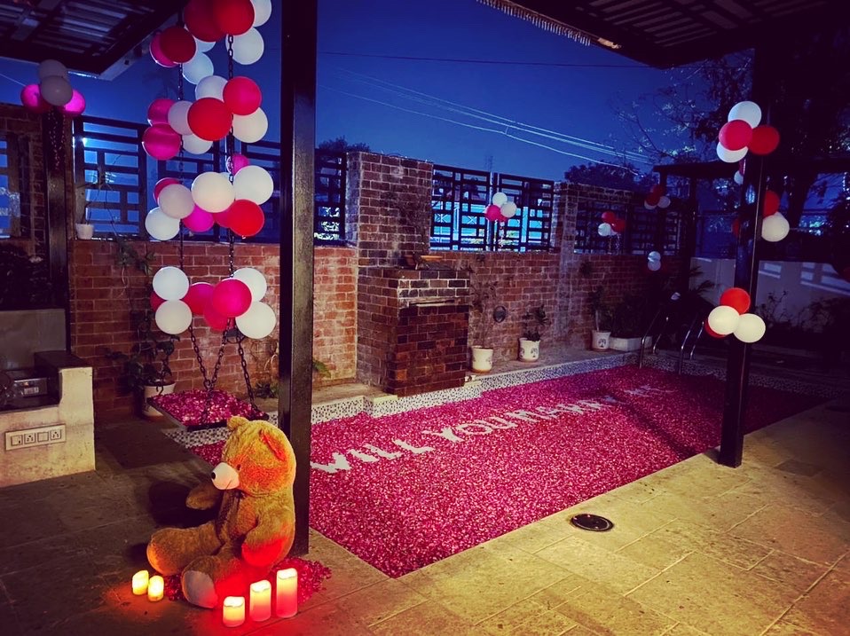 Escape to our villa in Alibag & villa in Lonavala for unforgettable experiences. From candle light dinners, DJ nights & live music, to in-room spa services and celebration décor, we make every moment special. 🌿