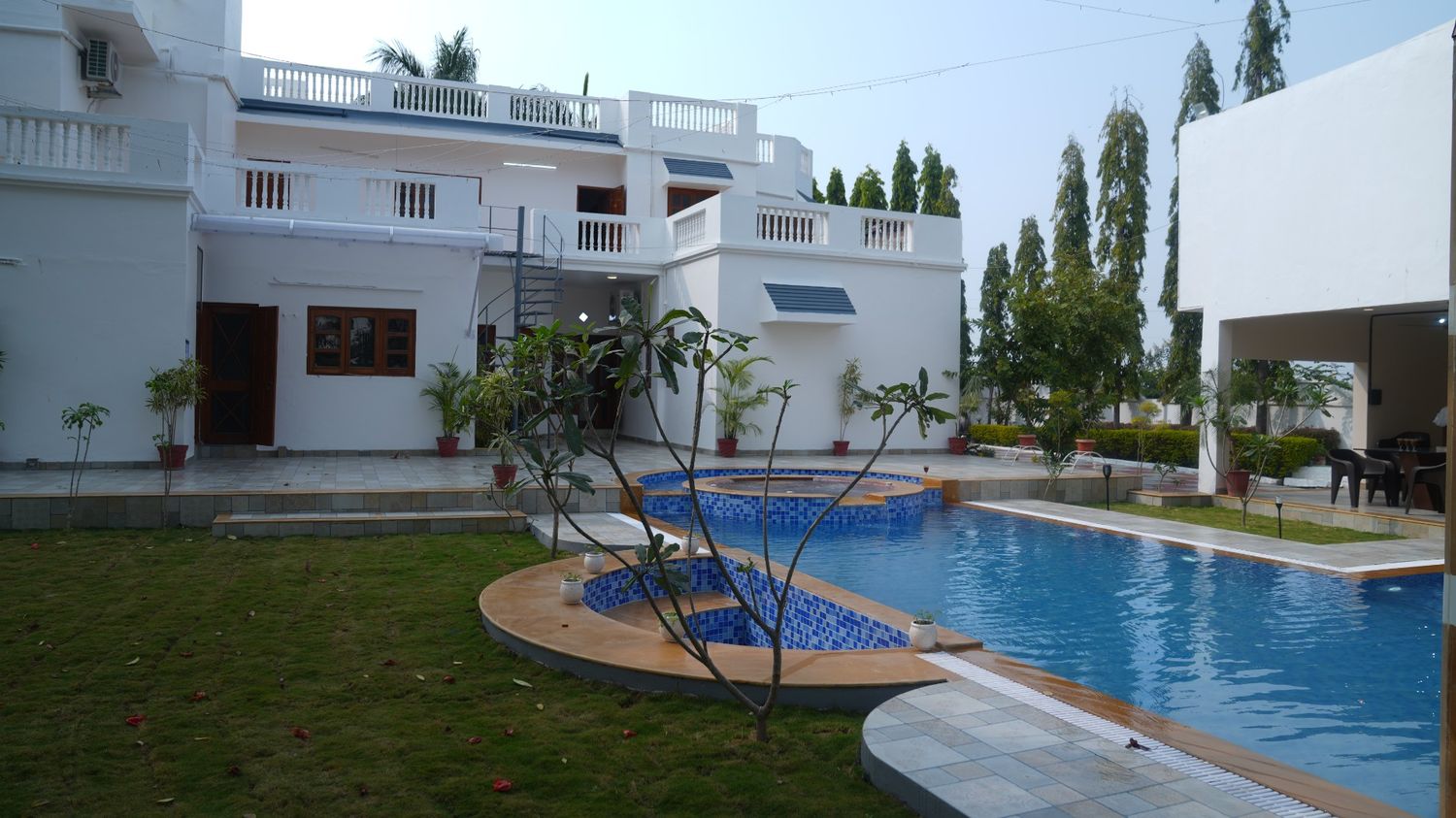 Swimming pool
